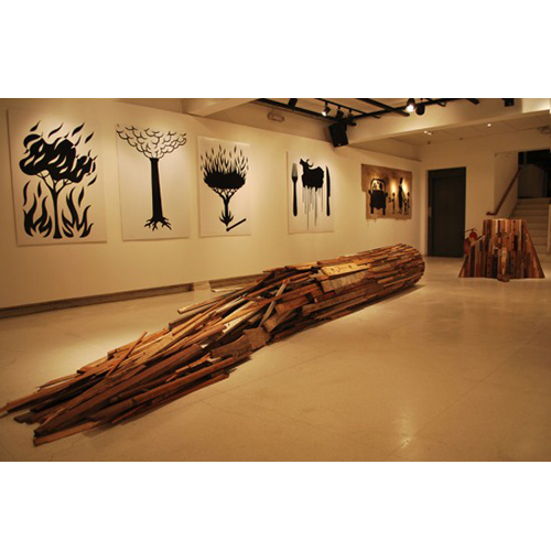 Jaime Prades artista que faz artes com restos de madeira