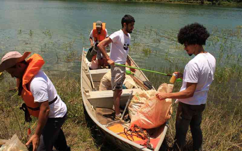 limpeza do rio Paranapanema feito pela AADEP-Associação Ambientalista e Prefeitura de Bernardino de Campos