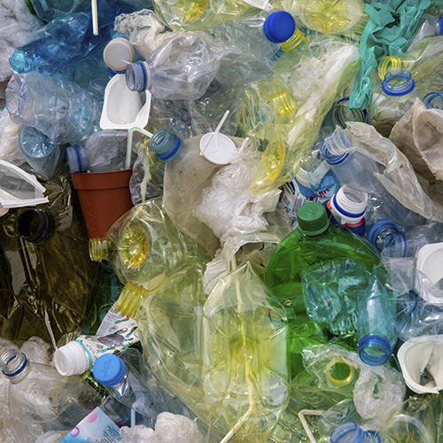 lixo plastico no meio ambiente