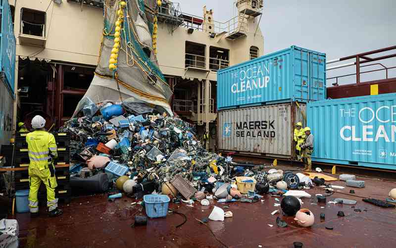 lixo recolhido pela ocean cleanup