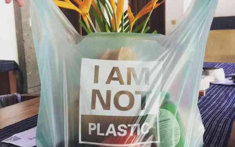 sacola biodegradavel fabricada com mandioca