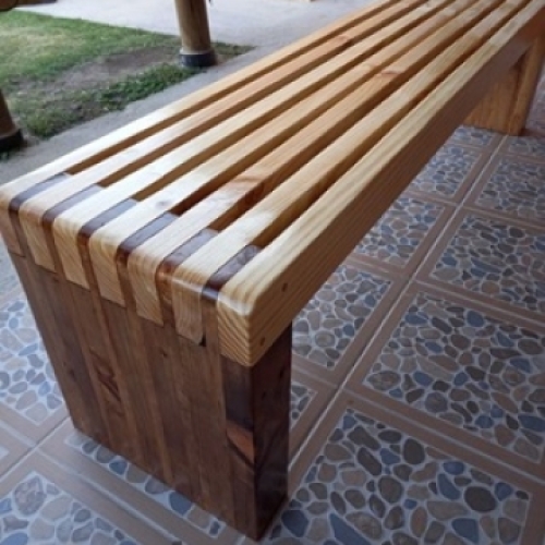 Banco de madeira para varanda